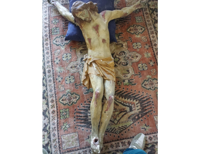 Restauri di chiesa: Antonietta Righi nei restauri di statue, crocifissi, arredi sacri, oggetti 